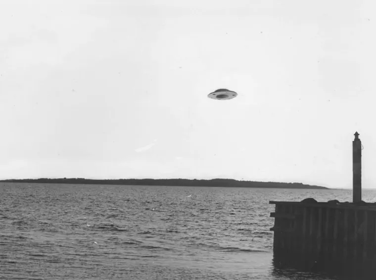 Ovaj, nevjerojatno oštri  NLO je pak nastao namjerno - dvostrukom ekspozicijom Foto:Profimedia