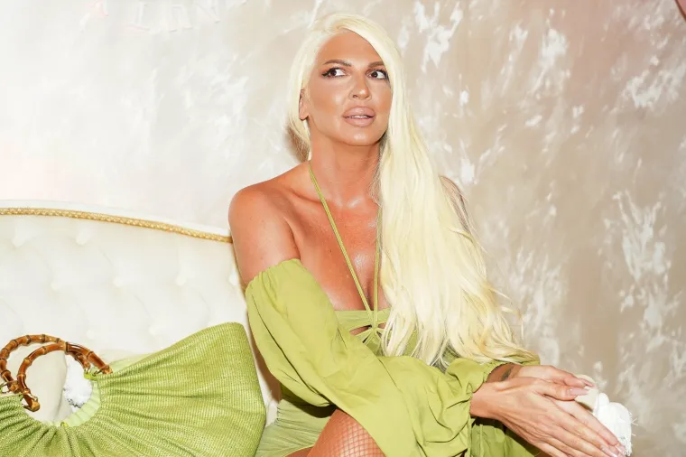 Karleu&scaron;a u riskantnom minjaku: Popeglala se za Instagram, ali... Na profi fotkama izgleda 'malo' drugačije