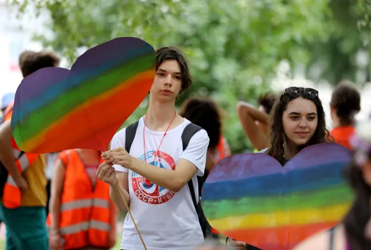 Započelo je okupljanje prije početka povorke ponosa pod sloganom 'Prajd zauvijek'