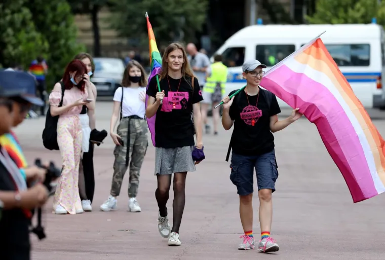Započelo je okupljanje prije početka povorke ponosa pod sloganom 'Prajd zauvijek'