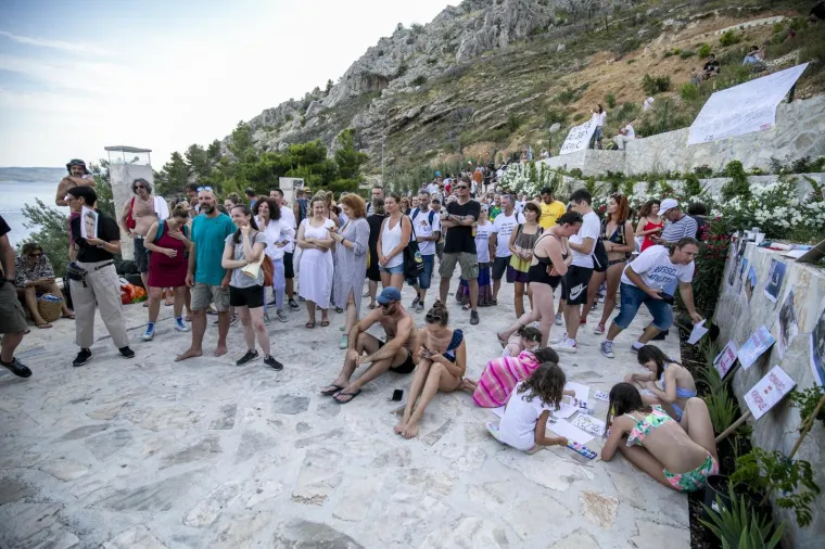 Mnogi poznati na Festivalu bespravne gradnje: 'Kome smeta hrvacki asvalt?'