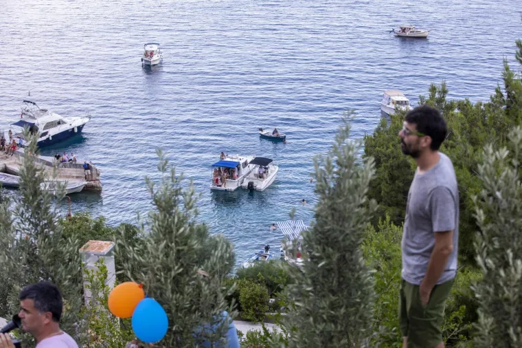 Mnogi poznati na Festivalu bespravne gradnje: 'Kome smeta hrvacki asvalt?'