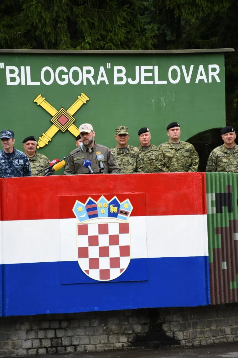 U Poljsku ispraćen 8. vojni kontigent: Od 80 pripadnika Hrvatske vojske, &scaron;est je žena