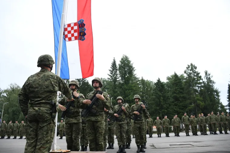 U Poljsku ispraćen 8. vojni kontigent: Od 80 pripadnika Hrvatske vojske, &scaron;est je žena