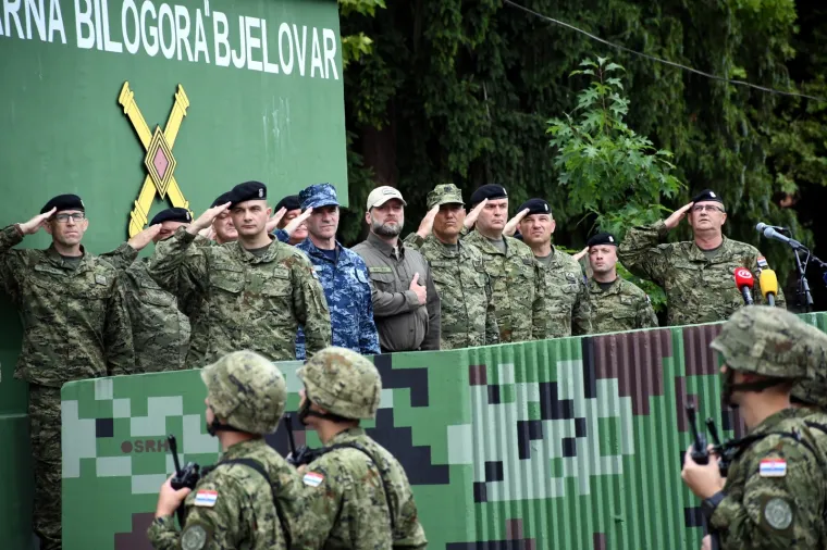 U Poljsku ispraćen 8. vojni kontigent: Od 80 pripadnika Hrvatske vojske, &scaron;est je žena