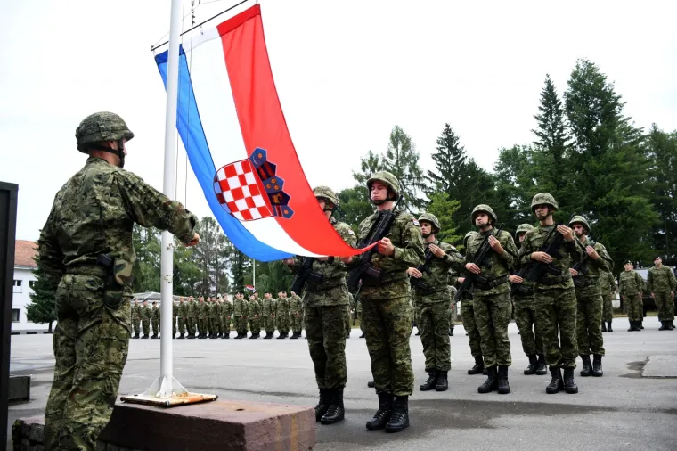 U Poljsku ispraćen 8. vojni kontigent: Od 80 pripadnika Hrvatske vojske, &scaron;est je žena