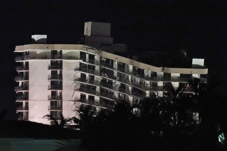 Eksplozivom sru&scaron;ili do temelja stambeni kompleks prije dolaska oluje! Jo&scaron; se traga za vi&scaron;e od sto nestalih