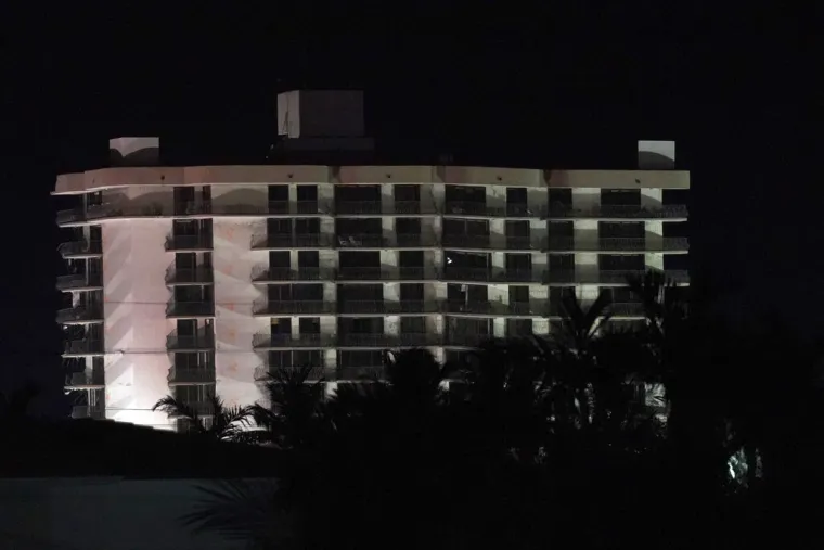 Eksplozivom sru&scaron;ili do temelja stambeni kompleks prije dolaska oluje! Jo&scaron; se traga za vi&scaron;e od sto nestalih