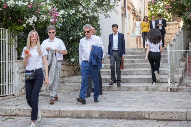 Konferencija Rimca i poslovnih partnera u Dubrovniku pod budnim okom osiguranja: Pogledajte tko je sve do&scaron;ao na tvrđavu Lovrijenac