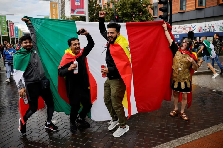 &Scaron;panjolski i talijanski navijači nalaze se na ulicama Londona i "zagrijavaju" se za nogometni spektakl koji nas očekuje od 21 sat.