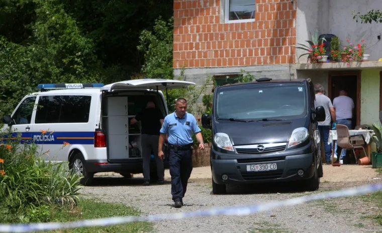 Ubijen mu&scaron;karac kod Otočca? Policija dobila dojavu o mu&scaron;kom tijelu u obiteljskoj kući
