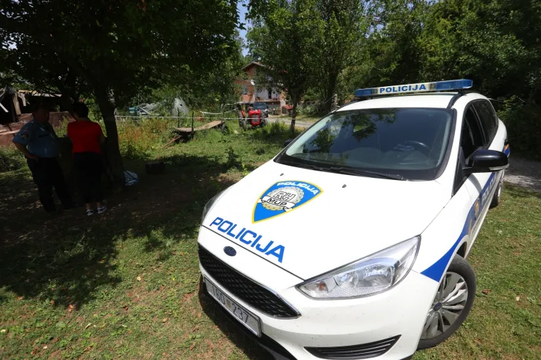 Ubijen mu&scaron;karac kod Otočca? Policija dobila dojavu o mu&scaron;kom tijelu u obiteljskoj kući