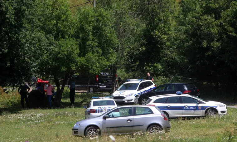 Ubijen mu&scaron;karac kod Otočca? Policija dobila dojavu o mu&scaron;kom tijelu u obiteljskoj kući