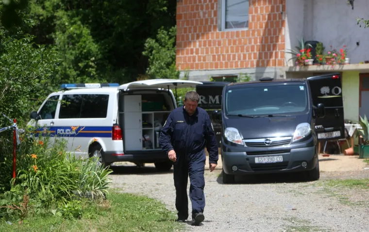 Ubijen mu&scaron;karac kod Otočca? Policija dobila dojavu o mu&scaron;kom tijelu u obiteljskoj kući
