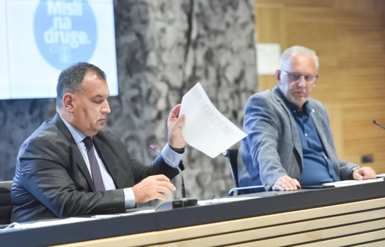 Skinuli su maske na tiskovnoj, po prvi put nakon godine i pol