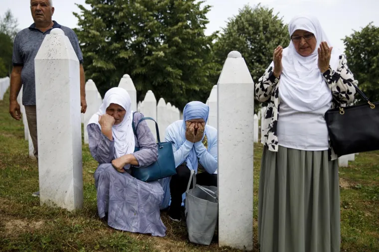 U BiH ispraćeni posmrtni ostaci 19 žrtava genocida u Srebrenici: 'Dok je svijeta i vijeka odavat ćemo po&scaron;tovanje'