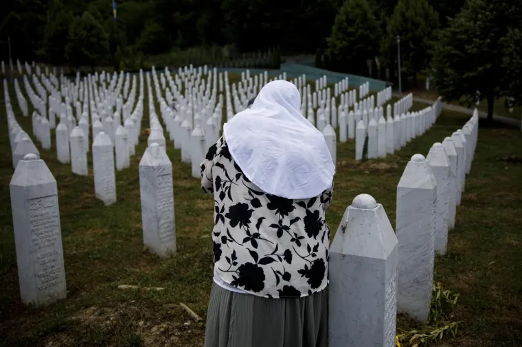 U BiH ispraćeni posmrtni ostaci 19 žrtava genocida u Srebrenici: 'Dok je svijeta i vijeka odavat ćemo po&scaron;tovanje'