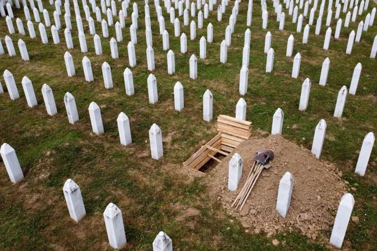 U BiH ispraćeni posmrtni ostaci 19 žrtava genocida u Srebrenici: 'Dok je svijeta i vijeka odavat ćemo po&scaron;tovanje'