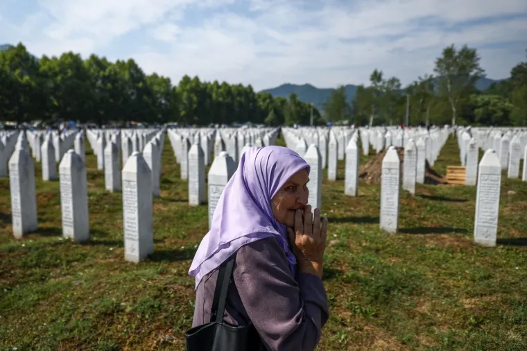 Srebrenica plače: Na komemoraciji pokop 19 žrtava - najmlađi, Fikret i Azmir imali su 16 i 17 godina, a Zilha 24