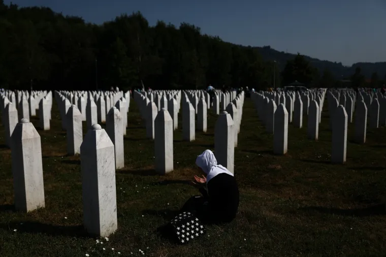 Srebrenica plače: Na komemoraciji pokop 19 žrtava - najmlađi, Fikret i Azmir imali su 16 i 17 godina, a Zilha 24