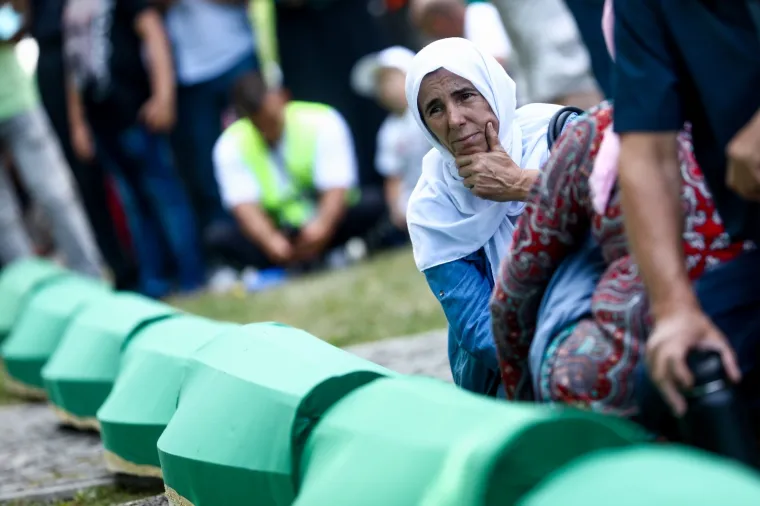 Srebrenica plače: Na komemoraciji pokop 19 žrtava - najmlađi, Fikret i Azmir imali su 16 i 17 godina, a Zilha 24