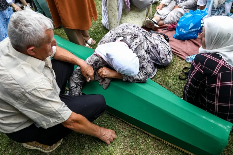 Suze i molitva u Potočarima: Obitelji ubijenih prisjećaju se svojih najmilijih