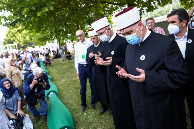 Dženazu je predvodio reisu-l-ulema Husein ef. Kavazović.