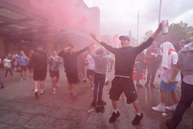 Pogledajte kako se engleski navijači zagrijavaju za finale Eura