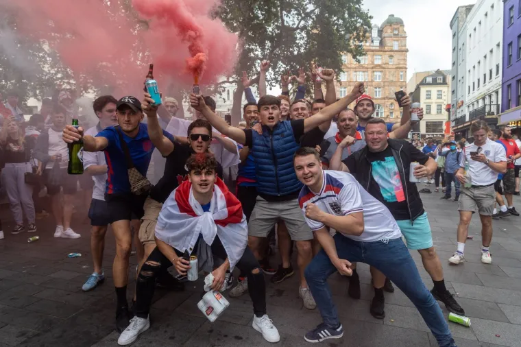 Pogledajte kako se engleski navijači zagrijavaju za finale Eura