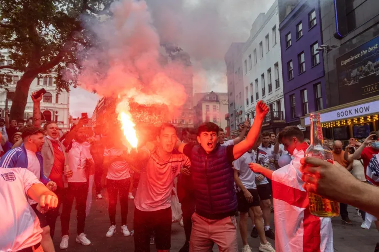 Pogledajte kako se engleski navijači zagrijavaju za finale Eura