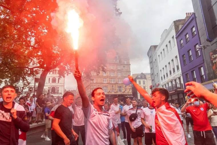 Pogledajte kako se engleski navijači zagrijavaju za finale Eura