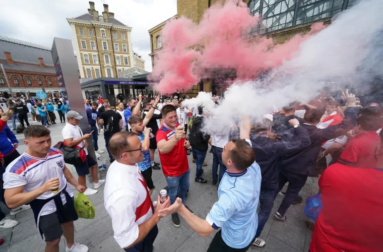 Pogledajte kako se engleski navijači zagrijavaju za finale Eura