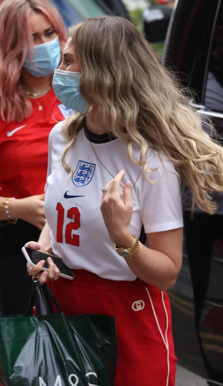 Ljepotice okupirale tribine, Kaneu i društvu stigla najdraža podrška