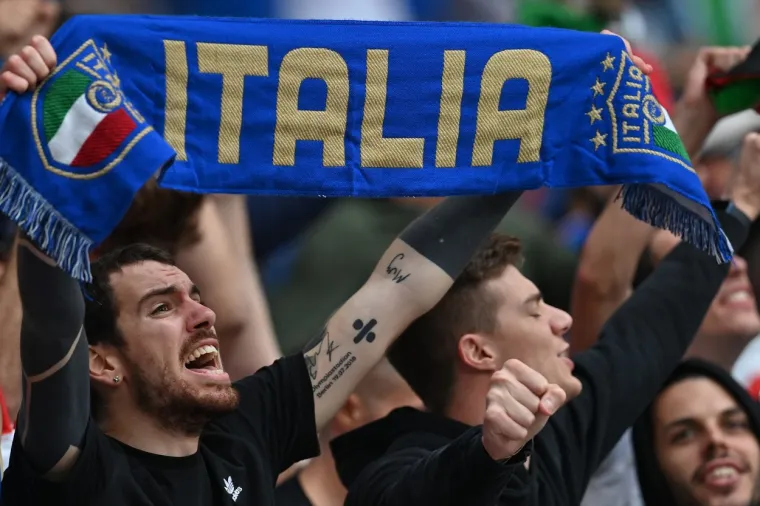 Engleska i Italija danas igraju finale Eura. Na Wembleyju je preko 50 000 Engleza i tek 10 000 &apos;domaćih&apos; Talijana. No, ti malobrojni su sigurni kako titula prvaka Europe odlazi u Rim.