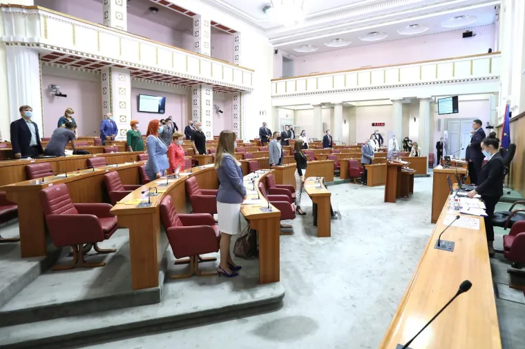 Jandroković prihvatio prijedlog Vidović Kri&scaron;to: Minutom &scaron;utnje odali počast žrtvama genocida u Srebrenici