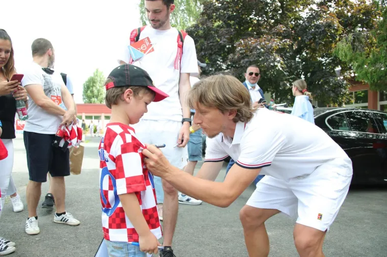 Sportska elita u Petrinji, Luka Modrić stigao i razveslio najmlađe