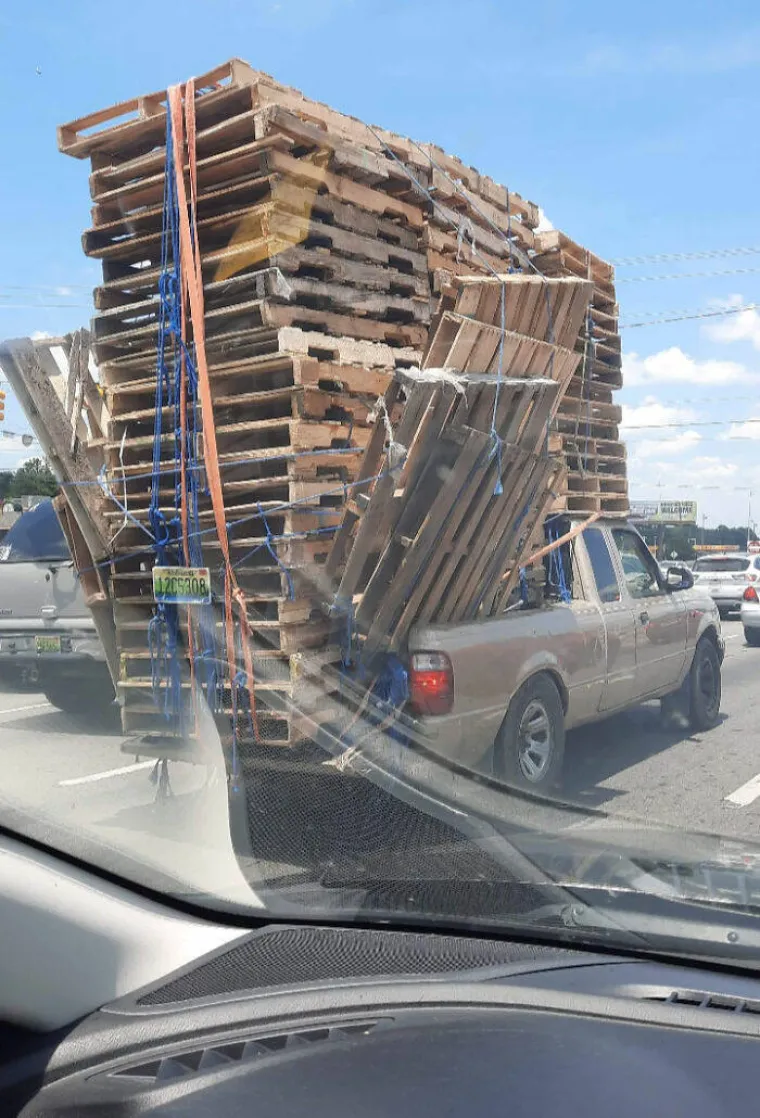 'Ovdje vidimo rijedak prizor terenaca kako sunčaju podvozje'; među genijalcima i jedna fotka iz susjedstva
