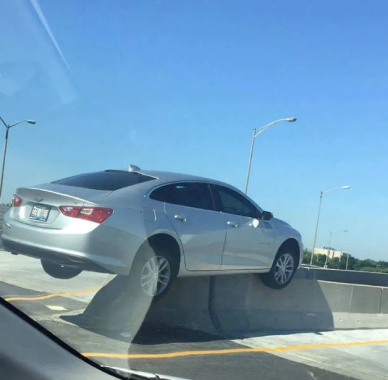 'Ovdje vidimo rijedak prizor terenaca kako sunčaju podvozje'; među genijalcima i jedna fotka iz susjedstva