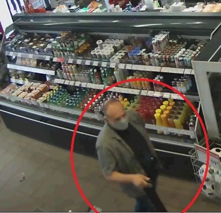 Prepoznajete li ovog mu&scaron;karca? Policija ga traži zbog sumnje na kazneno djelo krađe na području Karlovca