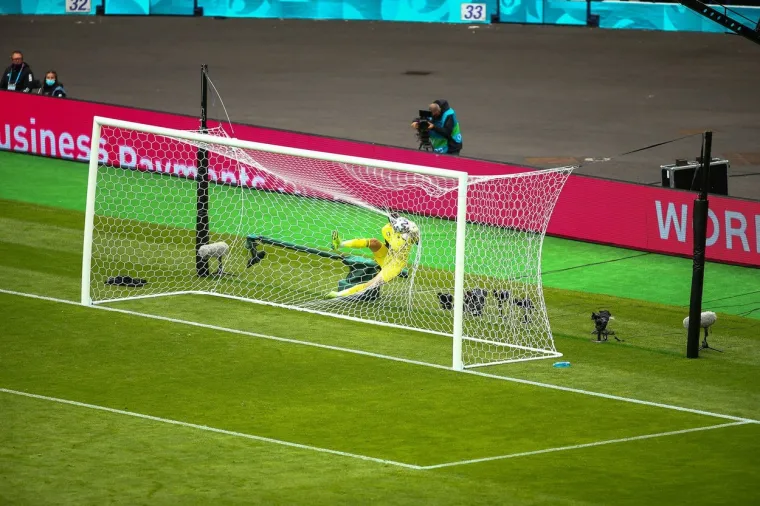 Modrićeva majstorija zavšila na trećem mjestu, pobjedu odnio gol s centra