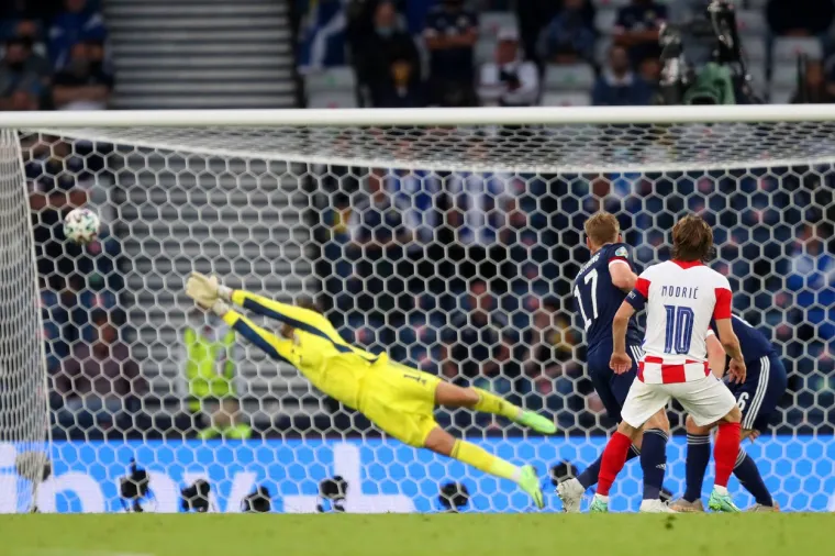 Modrićeva majstorija zavšila na trećem mjestu, pobjedu odnio gol s centra