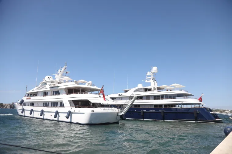 Američki milijarder i glavni donator demokrata James Simons plovi Jadranskom obalom