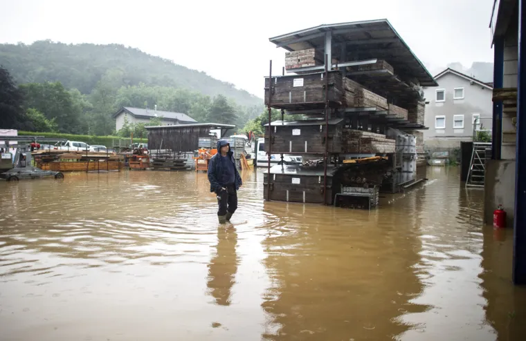 Katastrofalne poplave u Njemačkoj: Poginulo &scaron;est ljudi, među njima i dva policajca dok su spa&scaron;avali druge