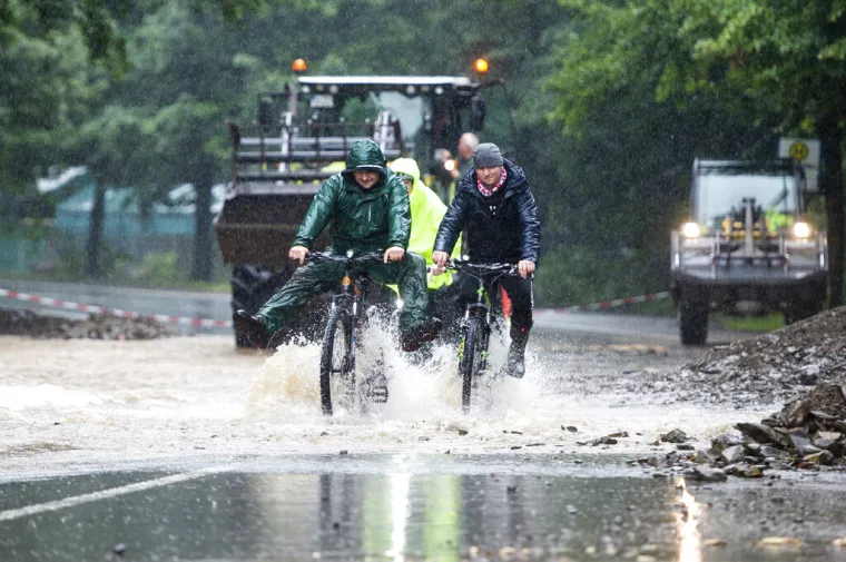 Katastrofalne poplave u Njemačkoj: Poginulo &scaron;est ljudi, među njima i dva policajca dok su spa&scaron;avali druge