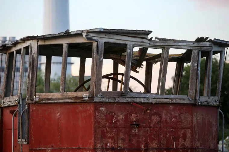 Neobična situacija na Savi: Kod Mosta mladosti odvezao se brod i otplovio do Toplane