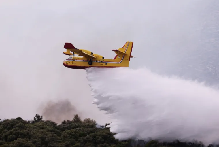 Uga&scaron;en požar nedaleko Trogira