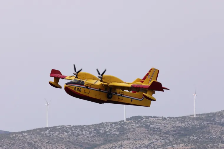 Uga&scaron;en požar nedaleko Trogira