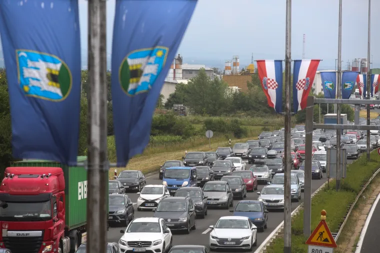 Velike kolone prema moru