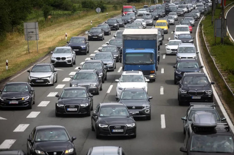 Velike kolone prema moru