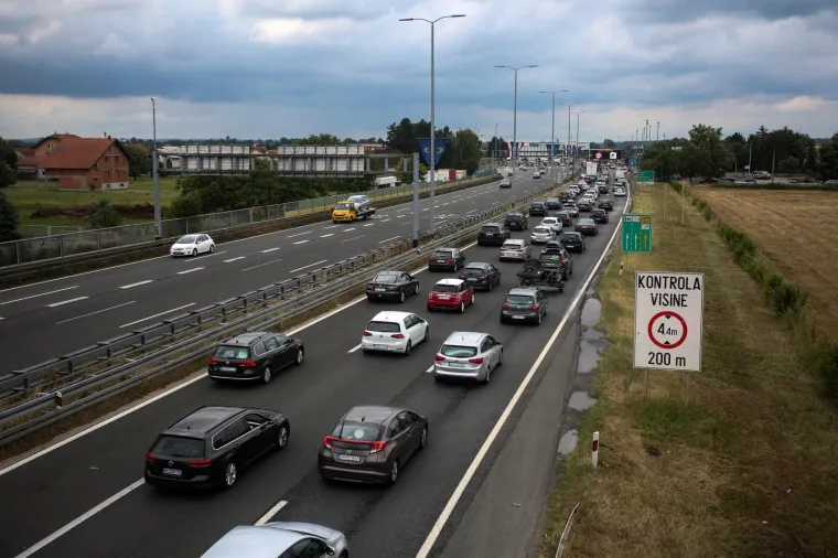 Velike kolone prema moru